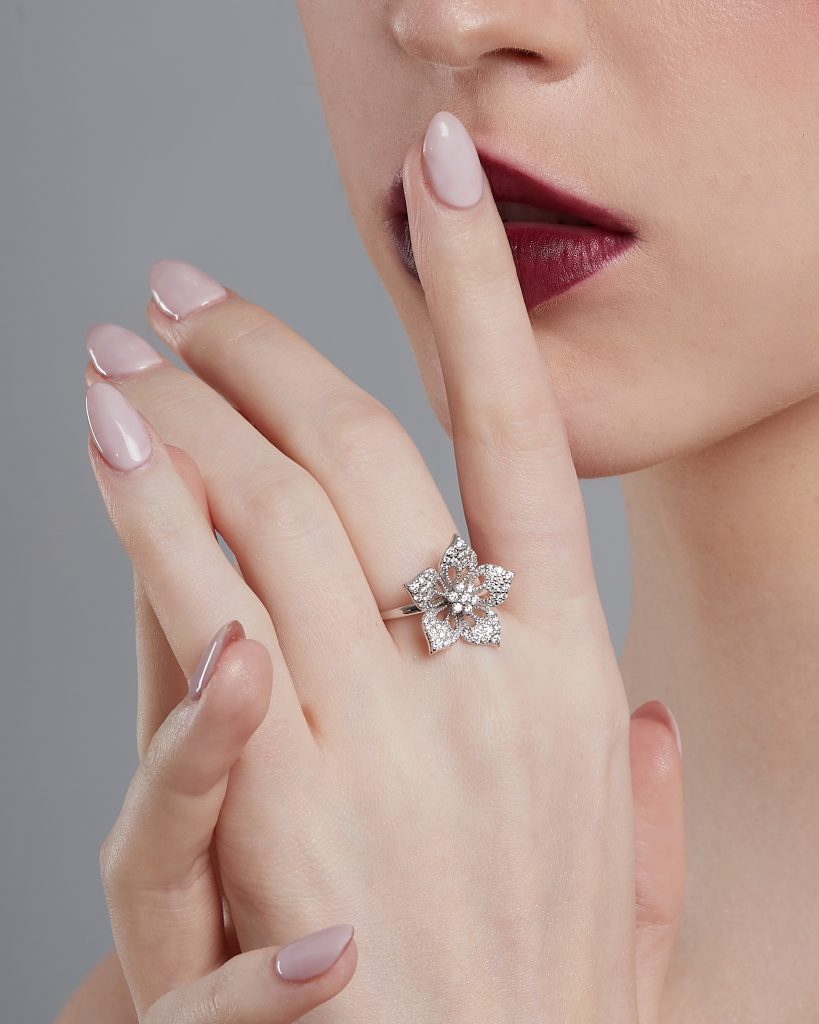 Model showing stackable diamond flower ring on fingers